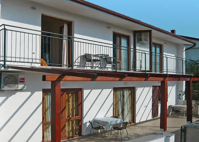 Tranquil Couple Retreat In Appartamento Starigrad Paklenica