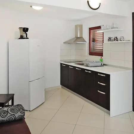 Apartment Zrinka In With Terrace And Seaview Starigrad Paklenica