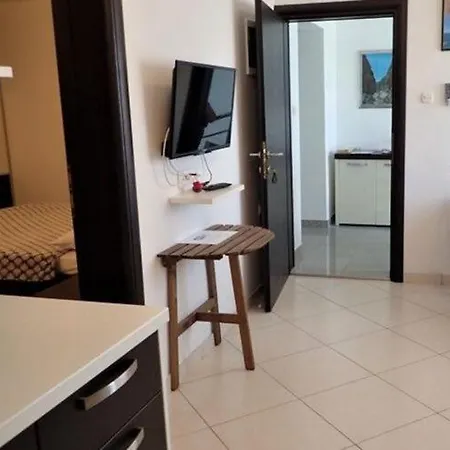 Apartment Zrinka In With Terrace And Seaview Starigrad Paklenica