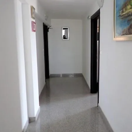 Tranquil Couples Retreat In Apartment