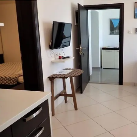 Apartment Tranquil Couples Retreat In Starigrad Paklenica