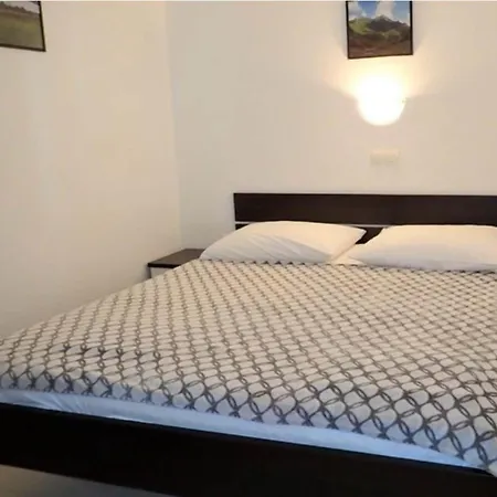 Tranquil Couples Retreat In Apartment Starigrad Paklenica