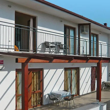 Apartment Tranquil Couples Retreat In