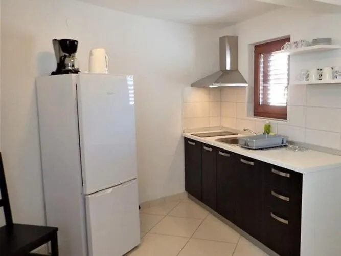 Tranquil Couple Retreat In Starigrad